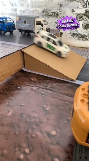 Innova car, pickup truck, monster truck and forklift stuck in a dead end #rccar #rcoffoad