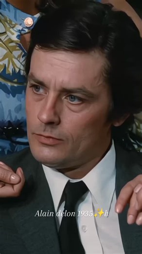 alain delon1935 on Instagram‎: "Alain delon✨️❤️🍾😍💎🌸💖🚬☀️🇨🇵 Alain Delon est tout simplement un chef-d'œuvre.🙌 آلن دلون به سادگی یک شاهکار است.🙌"‎