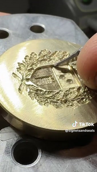 Watch as we deep seal engrave this large 38mm round desk seal with a custom coat of arms 😲 #sealengraving #handmade #handmadegifts #handengraved #deskseal