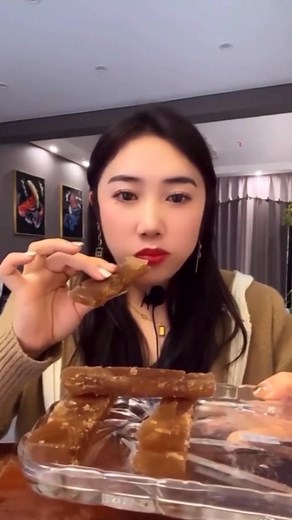 Ice🧊 #IceASMR #IceCream #CrunchyIce #FrozenDessert #ASMR #SatisfyingSounds #ColdTreat #IceLover #RelaxingASMR #CoolVibes | Soft Relaxing ASMR