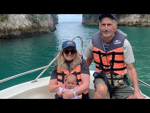 Taking my American 🇺🇸 parents on an adventure in the Philippines 🇵🇭Everly’s first boat ride