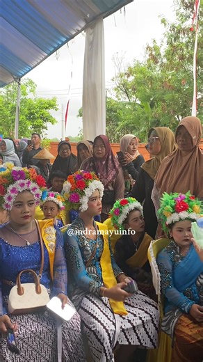 Pawai Ngarot: Gadis Ngarot dan Nok Nang di Indramayu