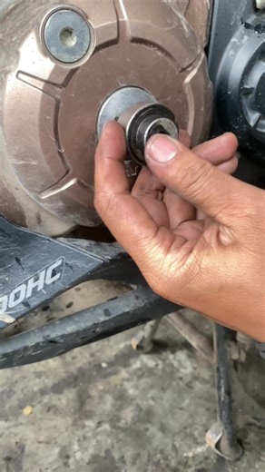 Trik Melepas Baud Tutup Mesin yang Keras