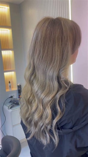 Hair color blonde #hair #balayage #howtocutcurlyhair #balayageeducator #hairstyle #hairtok #blonde