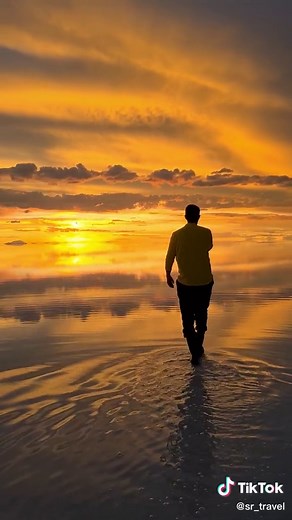 Exploring Bolivia's Stunning Salar de Uyuni Salt Flats