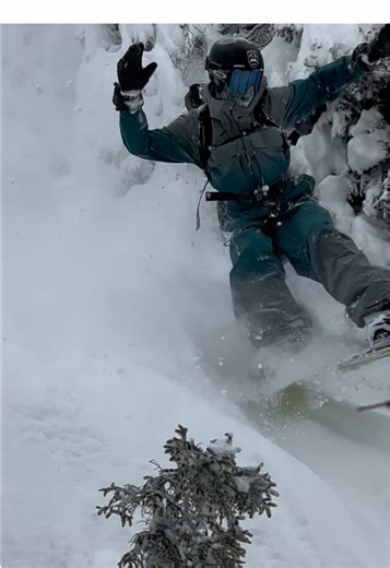Exploring the Thrills of Deep Powder Snowboarding