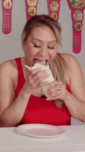 Fastest time to eat a burrito 🌯⏱️ 31.47 secs by Miki Sudo 🇺🇸 #burrito #speedeating #fastfood