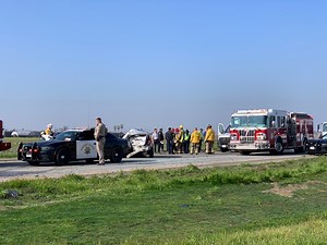 5 car crash in Fresno sends 7 people to hospital, CHP says