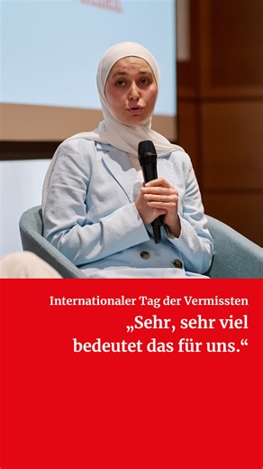 Familie Mukbel verlässt Syrien im Jahr 2011. Auf dem Weg wird die Familie von einander getrennt. 6 Jahre dauert es bis Elhalm ihren Vater wiedersehen kann. Unser Suchdienst hat die Familie während des Verfahrens zum Familiennachzug begleitet. Allein im vergangenen Jahr hat die Internationale Rotkreuz- und Rothalbmond-Bewegung über 200.000 Menschen als vermisst registriert. | Deutsches Rotes Kreuz
