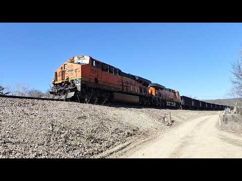 TP102 | BNSF Freight Train, Southbound, 97 Cars, Pulled by #7011 & #8164, GE C44-9W, Lenexa KS