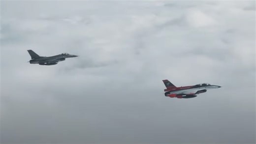 US Successfully Tests AI-Controlled Fighter Jet in F-16 Dogfight
