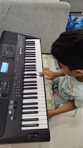 First try😍 #babysharkdoodoodoodoo #keyboard #music #kids
