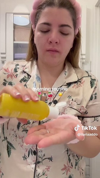 morning routine 🌷 #erasmusstudent #morningroutine #icedcoffee #skincareroutine #breakfast #tulips #morninginmylife