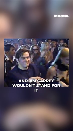 Chris Isaak received instant karma at the 1995 MTV Awards when Jim Carrey gave him an unforgettable lesson in humility. | Icons