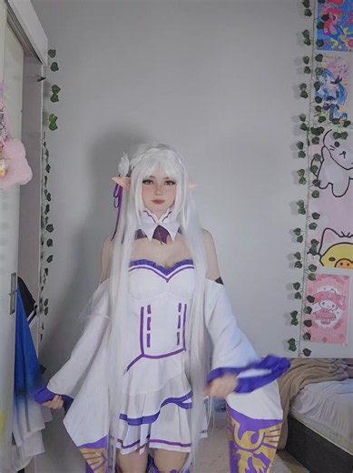 Alya Cosplay Emilia Re:Zero – Emília Costume Showcase