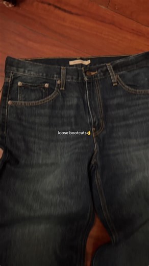 Levi's Loose Bootcut Jeans for Comfort and Style