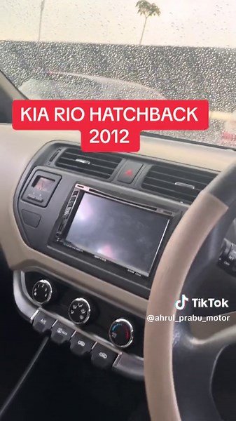 Review KIA Rio Hatchback 2012: Kelebihan dan Kekurangan