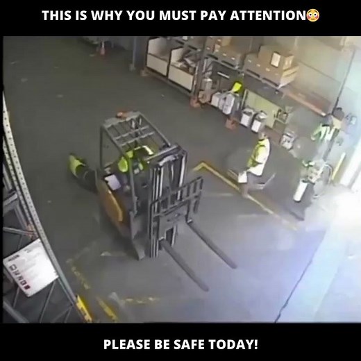 Daily Safety Fails🤯This is WHY You Must Pay Attention – Forklift Backs Over Pedestrian🤯 #Safetyfails