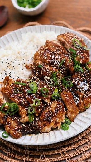 Tiffy Cooks 🥟 Easy Recipes on Instagram: "HONEY GINGER GLAZED CHICKEN IN 20 MINUTES Welcome to the first episode of back to the basics episode one! This is one of the first viral recipe and a classic for a reason 😆😆😆 Full recipe in my bio 🫶 #homecooking #chicken #chickenrecipes #chickendinner #quickmeals #mealprep #cookingvideo"