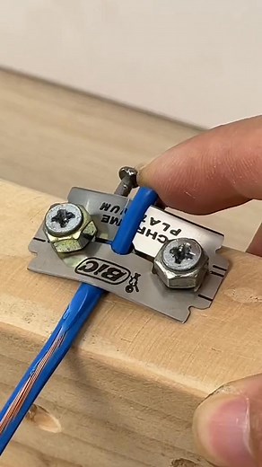 How to clean electrical cords #electrician #electric #tipsandtricks #tips #Diy | Carla Melo Sousa