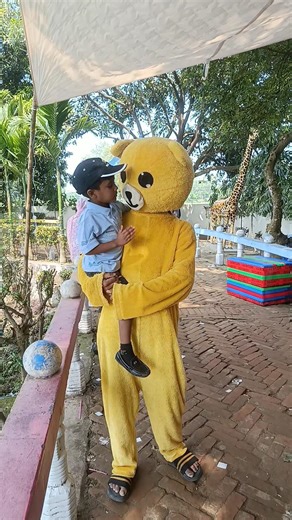 টেডি বিয়ার যখন বাচ্চাটিকে কোলে নিল 🤣🤣#teddy_bear_video #funny #teddy#comedy #foryou