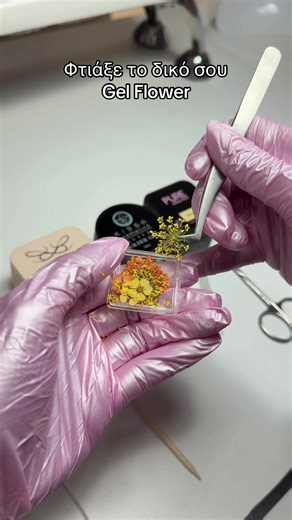 Έλαβα πολλά μηνύματα για το τζελ με τα λουλούδια… 🌸 Και φυσικά σας ετοίμασα βίντεο με όλη τη διαδικασία! Δημιούργησε τη δική σου απόχρωση λουλουδιού, στο χρώμα που σου ταιριάζει 👌🏻👌🏻 Παίξε με τις αποχρώσεις και δώσε το δικό σου μοναδικό αποτέλεσμα! Αν σου άρεσε, άφησέ μου μια καρδιά ❤️ ή γράψε μου στα σχόλια!! #tutorialalis #gel #flowers