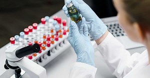 Vous envisagez de faire un test génétique ? Envoyer son ADN n'est pas sans risque (en plus d'être interdit en France)