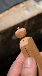 削一顆小蘋果 #MiniWoodCarving #AppleSculpting #HandmadeInProgress #WhittlingArt #TinyCraftMoments #WoodcarvingProcess #SlowMadeGoods #DailyCarving #CarveWithMe #SoSmallSoSharp | 想作室雕刻動物