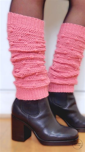 Le crochet de Plume on Instagram: "Bonjour à tous 🌟 Craquez pour ce modèle de jambières au crochet (aussi appelées guêtres), parfaites pour réchauffer vos jambes tout l’hiver avec style. Le corps se travaille en demi-brides et par un point mouchet qui apporte relief et fantaisie tout en douceur. * 🎚️ Niveau : Facile (débutant motivé). * ⏱️ Temps de réalisation : + 4 h. * 🧶 Matériel : fil Baby Alpaca, 3 pelotes ; crochets n°3,00 et n°1,50 ; ciseaux ; mètre de couture ; nécessaire de couture ; 