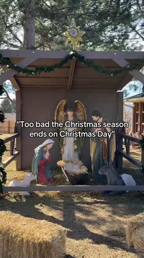 ChurchPOP on Instagram: "Did you know that the liturgical season of Christmas BEGINS with the vigil Masses on Christmas Eve? While secular culture is packing up the Christmas decor and "moving on" from such a brief celebration, Catholics are only just beginning to officially celebrate the liturgical season of Christmas. The Octave of Christmas ends on January 1st. During the Octave of Christmas, all the readings and prayers during the celebration of Mass are related to the birth of Christ! Anoth