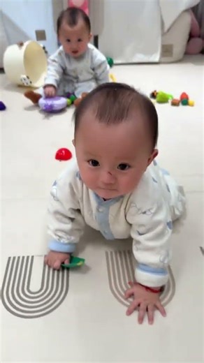 Clingy 9-Month-Old: How I Play Mat Time! | 黏人9个月宝宝：如何愉快地玩地垫时光