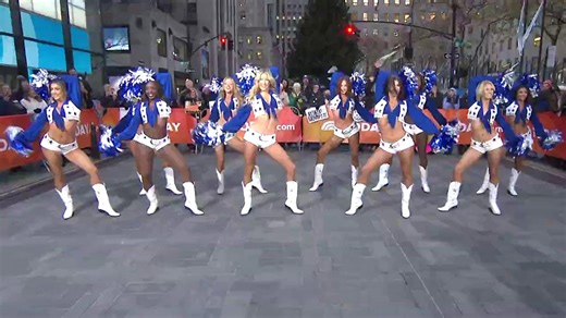 Dallas Cowboys Cheerleaders Give Back With Salvation Army
