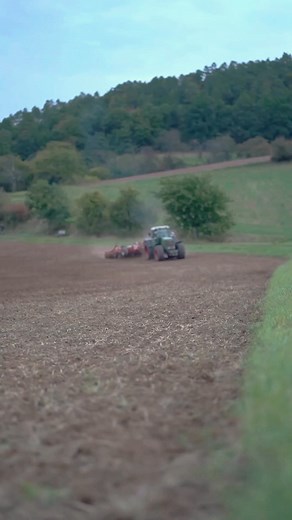 Even I'll be speechless again! 👻 #Fendt #Kuhn #Baling #FarmingLife #JohnDeere | Classic Tractors USA