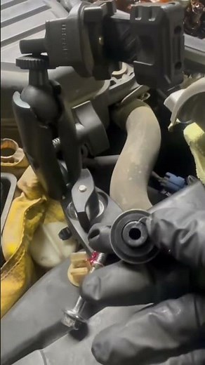 Tips on how to replace valve cover Bolt Gasket fast and easy #Mechanic #Gasket #gasket #tips
