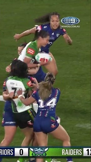 The Warriors are down to 11 after a SECOND send-off! 🤯 #9WWOS #NRLW