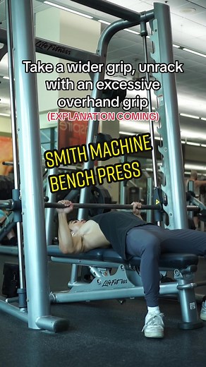 If your wrists or elbows hurt when you smith machine bench press, it could be a problem with your grip being too narrow and your wrist being in extensions. In this vid I explain the fix 💪 #fyp #fitness #gym #bodybuilding #tiktoktaughtme