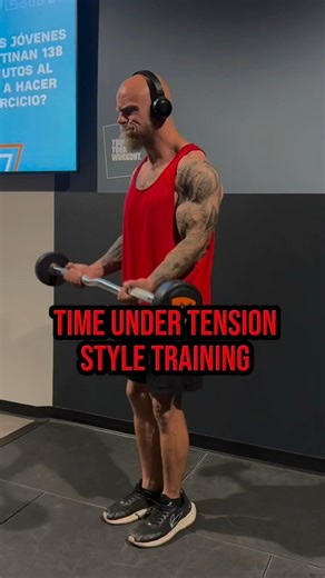 Time under tension builds real strength ✅Slow eccentrics increase muscle control, mind-muscle connection and growth, while explosive concentrics improve power.More tension = more stimulus, less ego lifting, better results.👉 1:1 Coaching available Follow For More Fitness Advice 📲 | Kasper Leth Schmidt