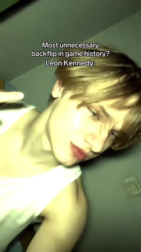 Leon Kennedy: Unnecessary Backflip in Resident Evil 4 Remake