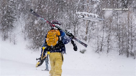 🚨 Alerte avalanche 5/5 en Savoie : des chutes de neige exceptionnelles ❄️ Ce jeudi 12 février 2026, la neige tombe en abondance sur l’ensemble des massifs savoyards. Mais derrière ces scènes spectaculaires se cache une situation à très haut risque. ⚠️�Le niveau de risque d’avalanche est classé 5/5, soit le degré maximal. Les conditions sont extrêmement instables et les départs spontanés peuvent se produire à toutes altitudes. Admirez ces images… mais restez prudents.�Respectez strictement les c
