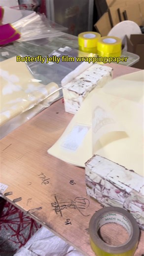 Floral wrapping paper cutting in progress! Automatic machines, precise sizes, stable quality. Factory direct - wholesale prices available.itting floral wrap in our facton #FloralWrap #WrappingPaper #CuttingProcess #FactoryProduction #FactoryDirect