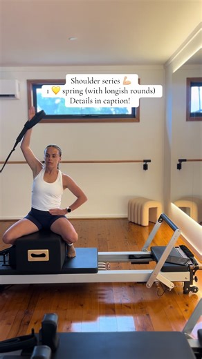 💫 shoulder press 💫 chest press with oblique twist SS with shoulder press 💫 just chest press!! 💫 Chest press into “cleaning” 🤣 Straight arm on the return 💫 oblique twists only (clasp hands together) 💫 oblique twist into shoulder lift 💫 just shoulder lifts (maintaining oblique twist) 💫 shoulder lift (no oblique twist) 💫 finish the way we started- shoulder press 🔥 LOVE this one on a super light spring. I like to do 45-60 second rounds to really fire things UP! 🤭🤭 🔥 THIS IS A KILLER!!!
