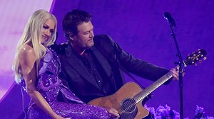 Oklahomans Blake Shelton and Gwen Stefani blossom performing 'Purple Irises' on ACM Awards
