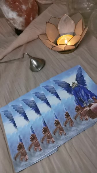 Hvilket kort tiltrækker din opmærksomhed i dag? 🔮 #englelæsning #englekort #trækning #angelcardreadings