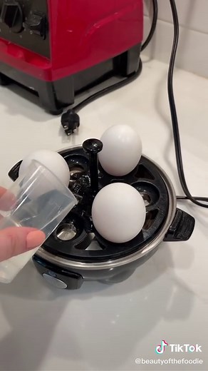 How I make my jammy/ soft boiled eggs!! #ChipsGotTalent #dashcooking #eggcooker #ShadowAndBone ￼#fyp #fy #fye #foodtiktok #foodiegirl #softboiledegg