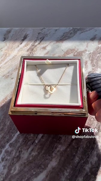 Introducing our grand rose box 🥹 A bigger and more beautiful display of our eternal rose box 🌹