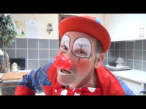How to make a balloon clowns nose