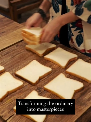 This Chinese multimedia artist turns ordinary materials into extraordinary works of art. From portraits toasted with a household iron, to paint spun into animal forms, colors injected into bubble wrap, and denim layered into strikingly realistic faces. Artist: miaobky / 喵不可言 on Douyin #art #creative #artist #mixedmedia #fyp