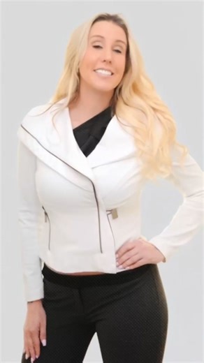 🎄✨ JUST IN TIME FOR CHRISTMAS — MY NEW MAGAZINE IS HERE! ✨🎄 I’m SO excited to finally share this with you! My Christmas magazine is officially out — filled with cozy inspiration, holiday decorating ideas, helpful homeowner tips, festive features, and delicious recipes to make your season sparkle. ❄️🏡 From DIY décor to sweet treats, it’s designed to bring joy into your home and make this magical time of year even more memorable. 💛 And speaking of sweet treats… 📌 Check out the lemon & blueber