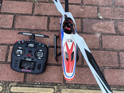 果冻大佬试飞RF2直升机陀螺仪G474-HELI，水平高飞飓风很猛，说是尾巴有点锁不住！！