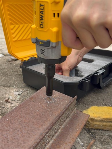 DCF922: Durable Grip for Effortless Repairs